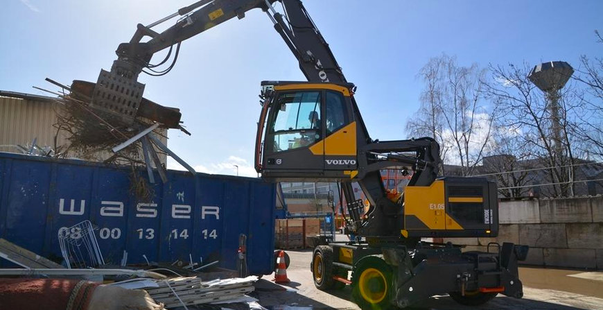 FIRST VOLVO EW200E MH IN SWITZERLAND HELPS HANDLE WASTE EFFICIENTLY